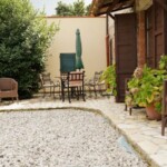 Vor dem Haus in der Toscana