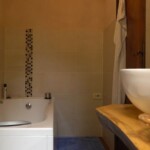 Badezimmer mit Badewanne in Murci